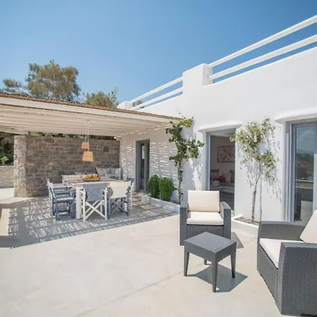 Holiday home Luna Bianca, Private With Pool & Jacuzzi, Stelida Naxos *