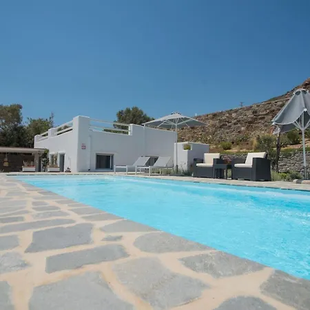 Holiday home Luna Bianca, Private With Pool & Jacuzzi, Stelida Naxos